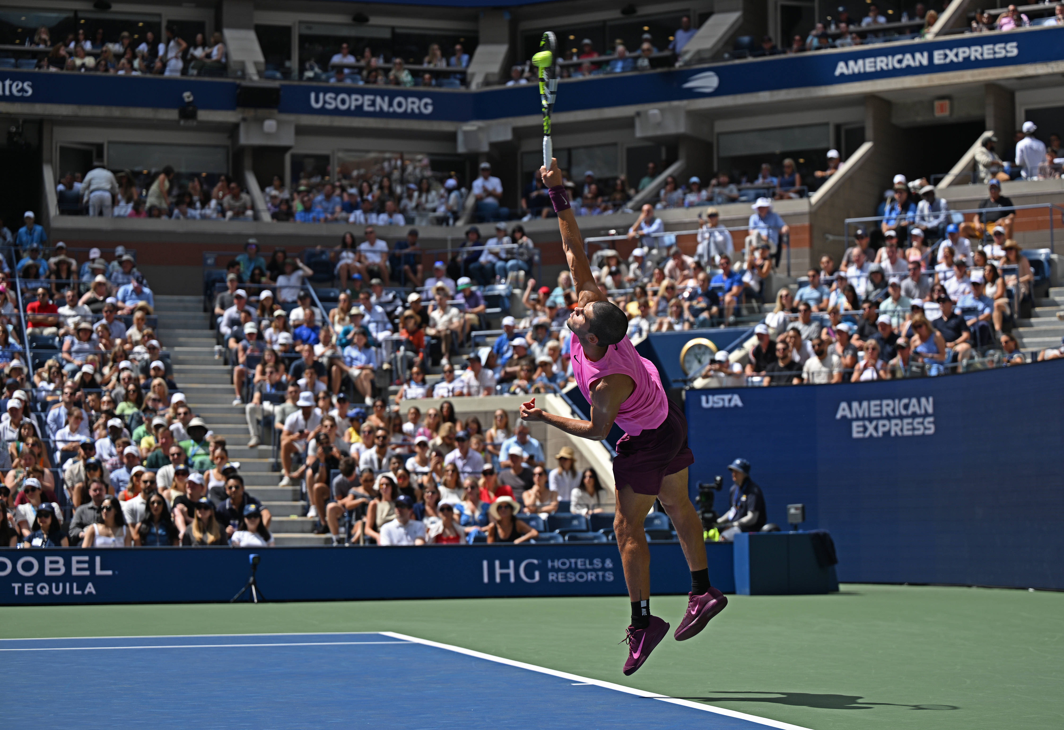 包含欧洲网球队绝杀德国网球队，阿尔卡拉斯爆发神勇的词条