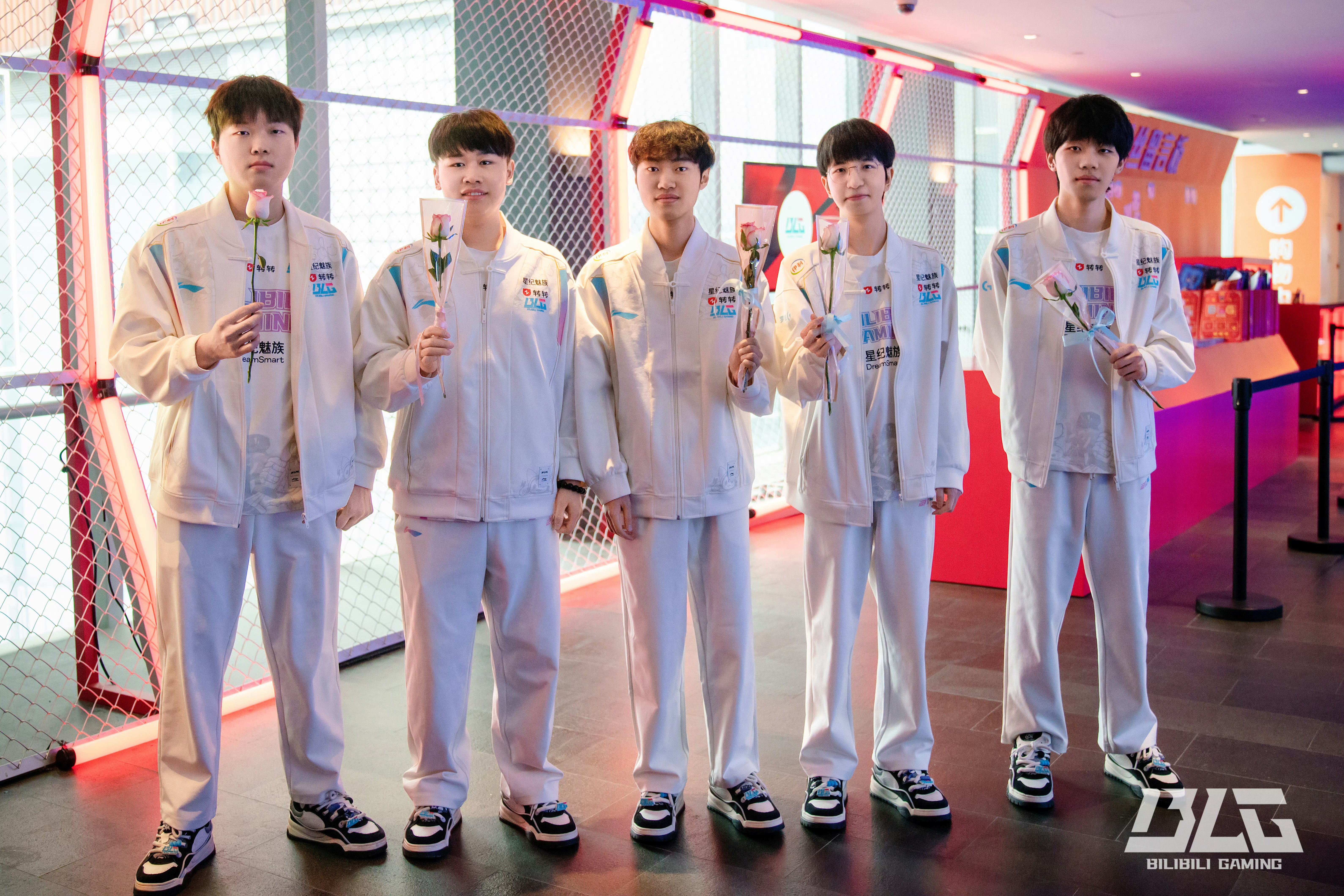 包含BLG碾压DK，Viper制霸全场的词条