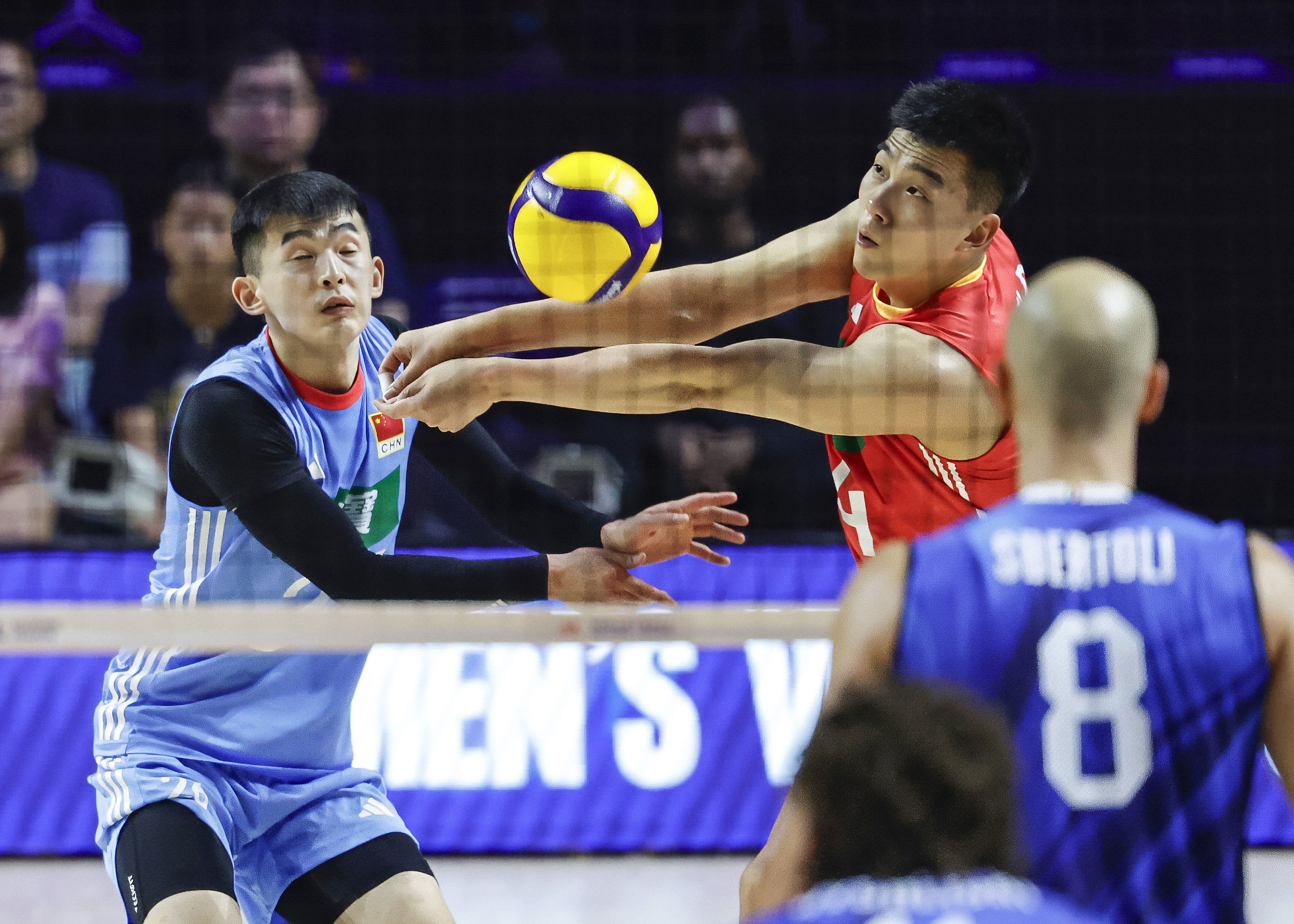 排球选手刷新世界纪录，震撼全场