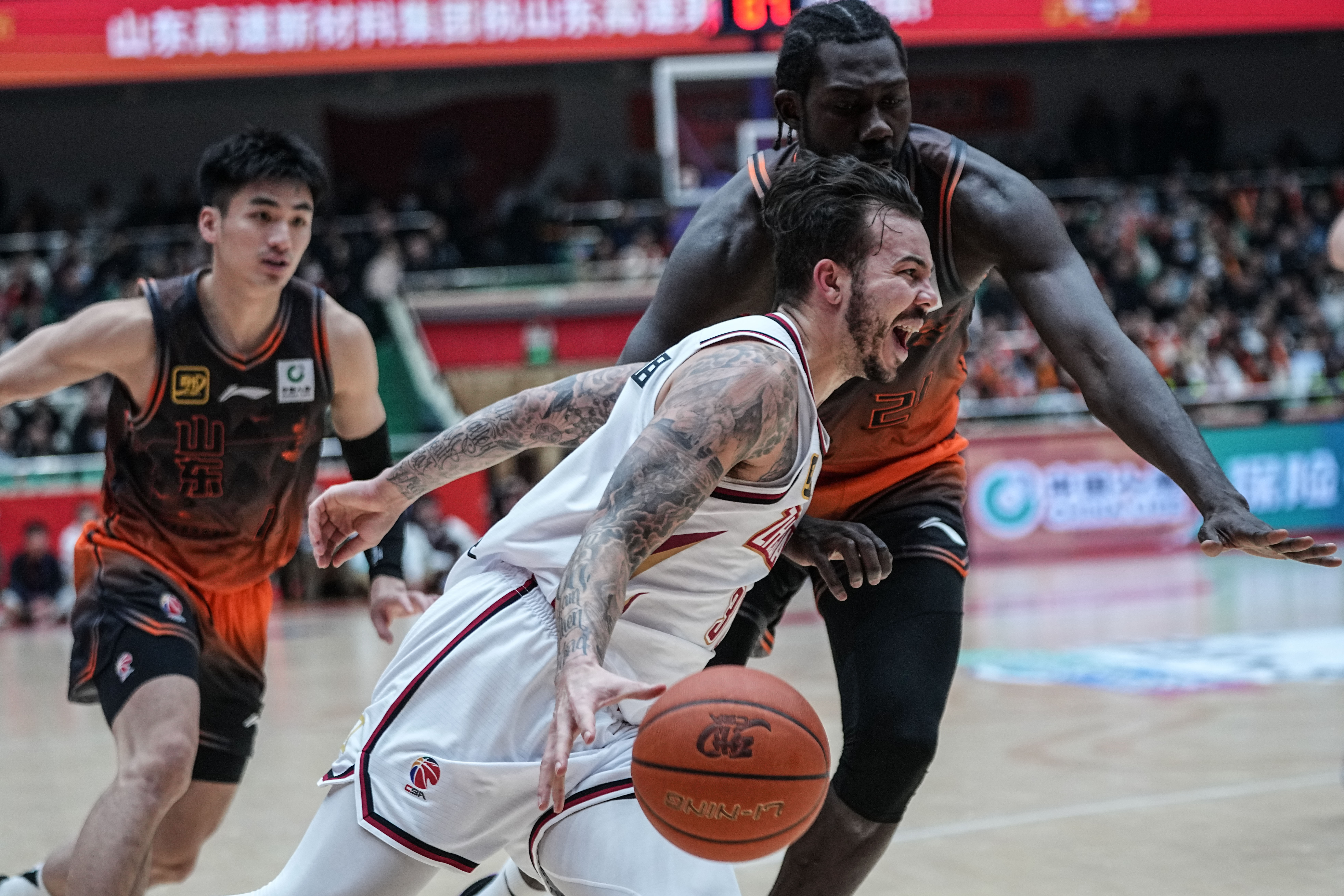 山东队碾压鹈鹕,锡安带队取胜 山东队碾压鹈鹕,锡安带队取胜