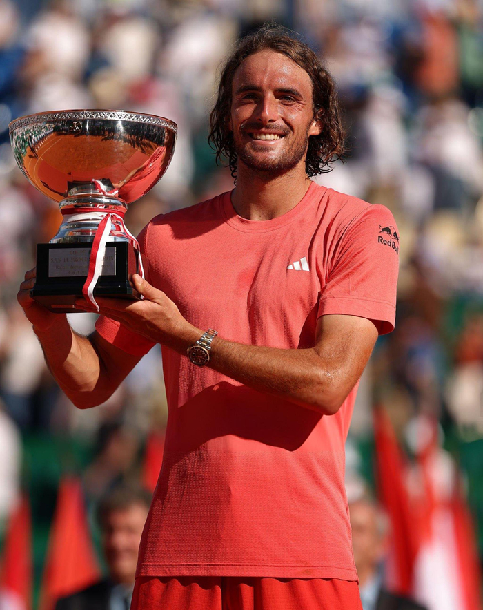 ATP总决赛轻取年终总决赛，西西帕斯点燃赛场