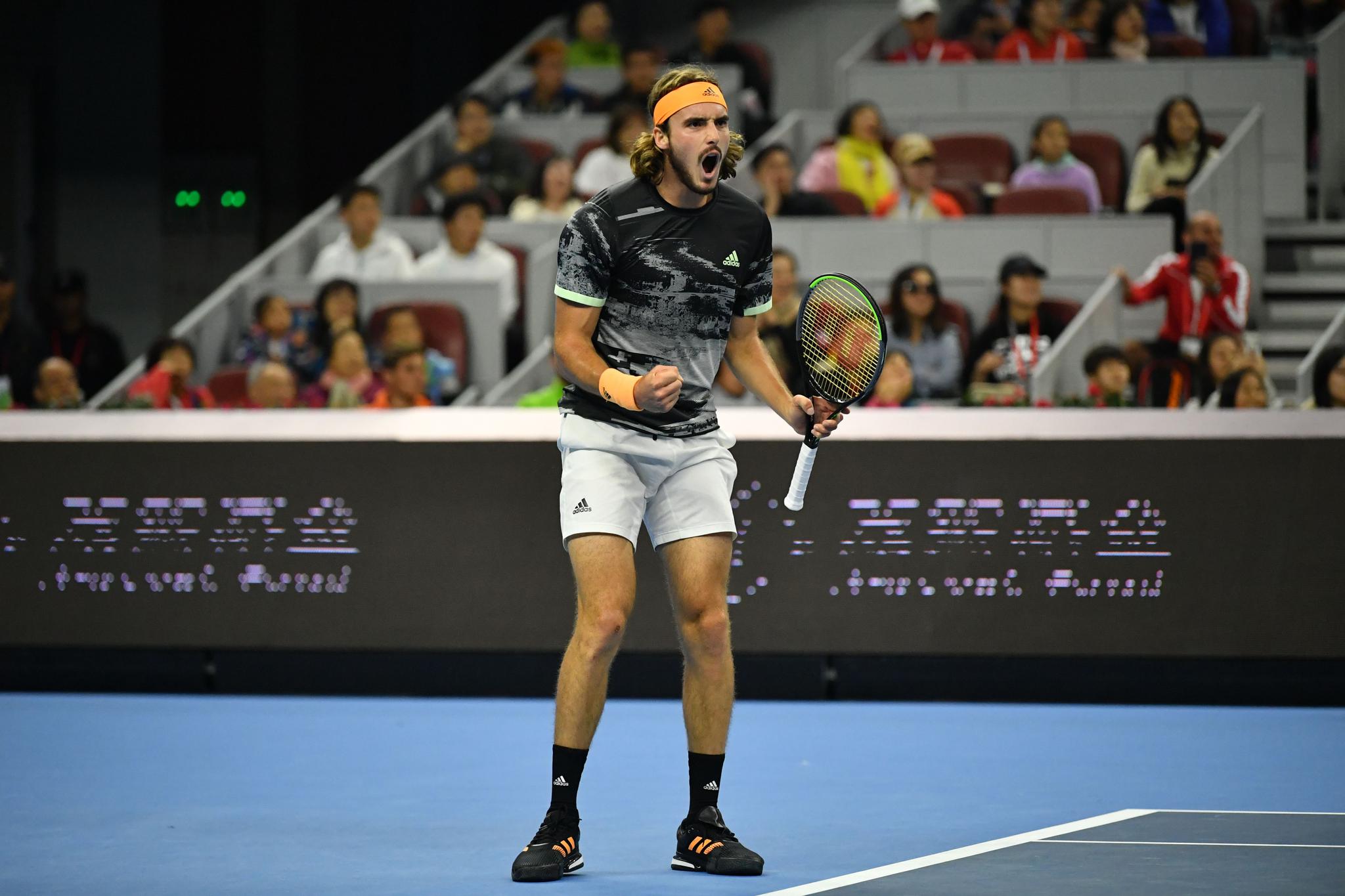 ATP总决赛轻取年终总决赛，西西帕斯点燃赛场