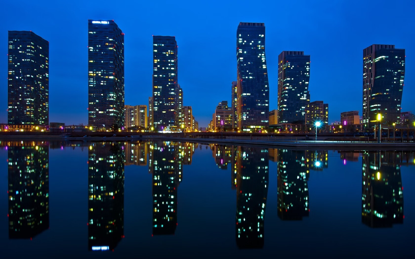 赛道霸权,红牛车队全面压制雷诺,诺里斯独力扛起车队大旗