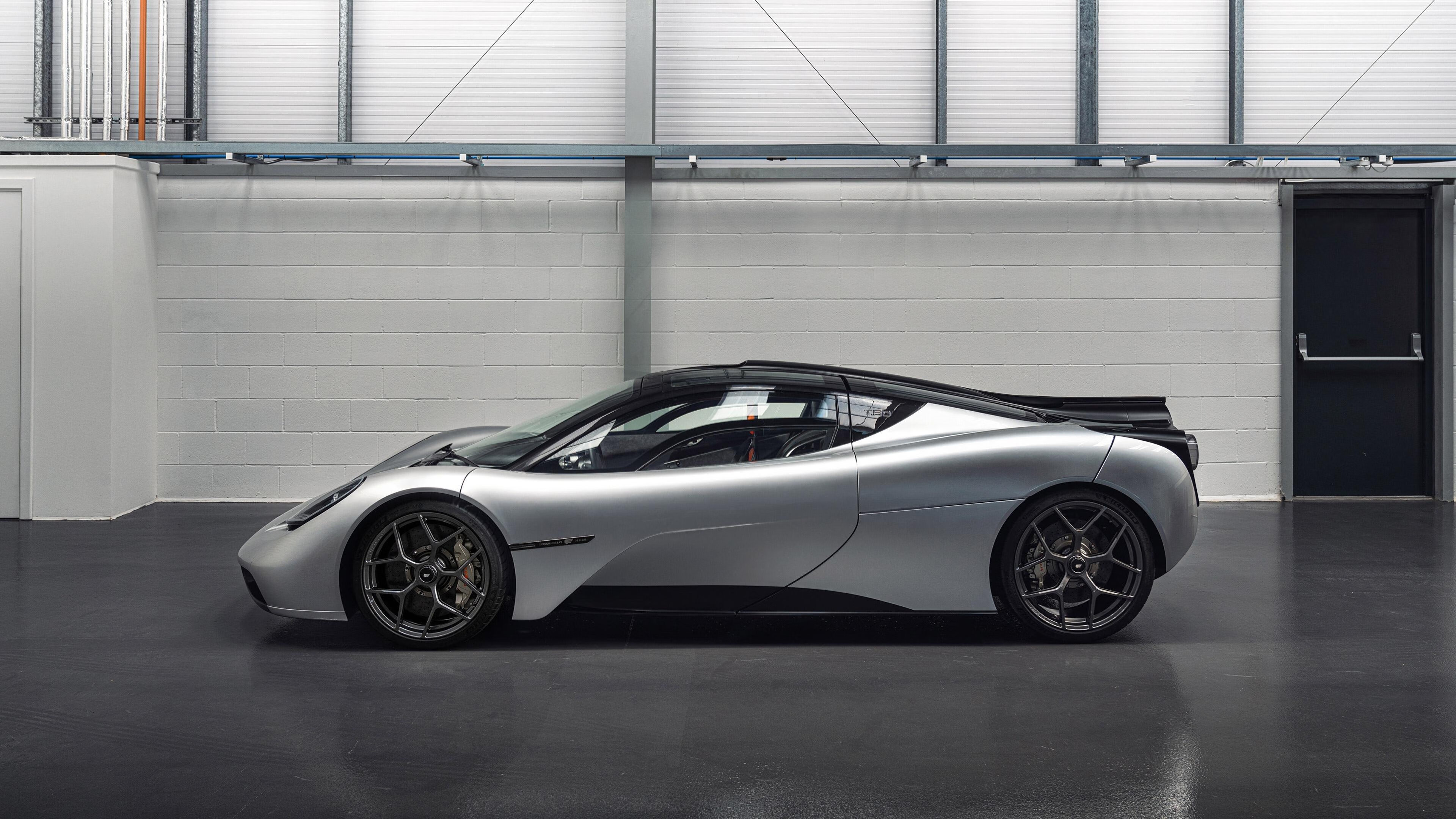 绿茵场与硬木地板的共鸣，当英超争冠夜遇上利拉德时刻