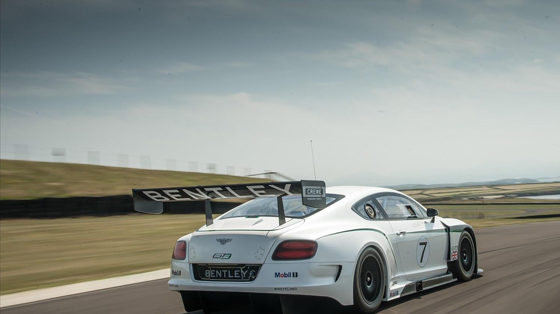 乌克兰铁桶阵封锁莱比锡，莱万神来之笔定乾坤