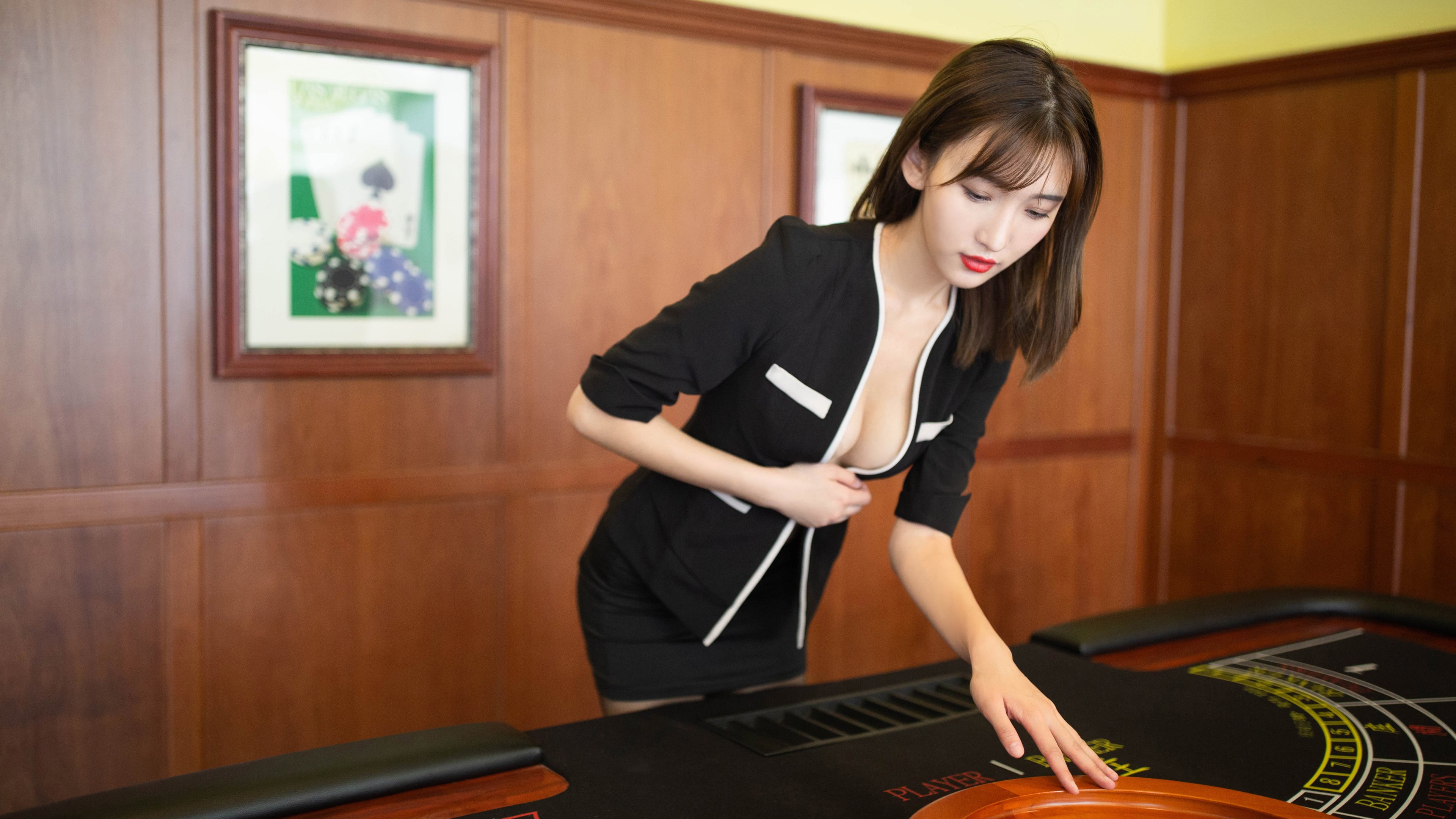 当米切尔选择接管，圣安东尼奥的寂静与一场关键先生的加冕礼